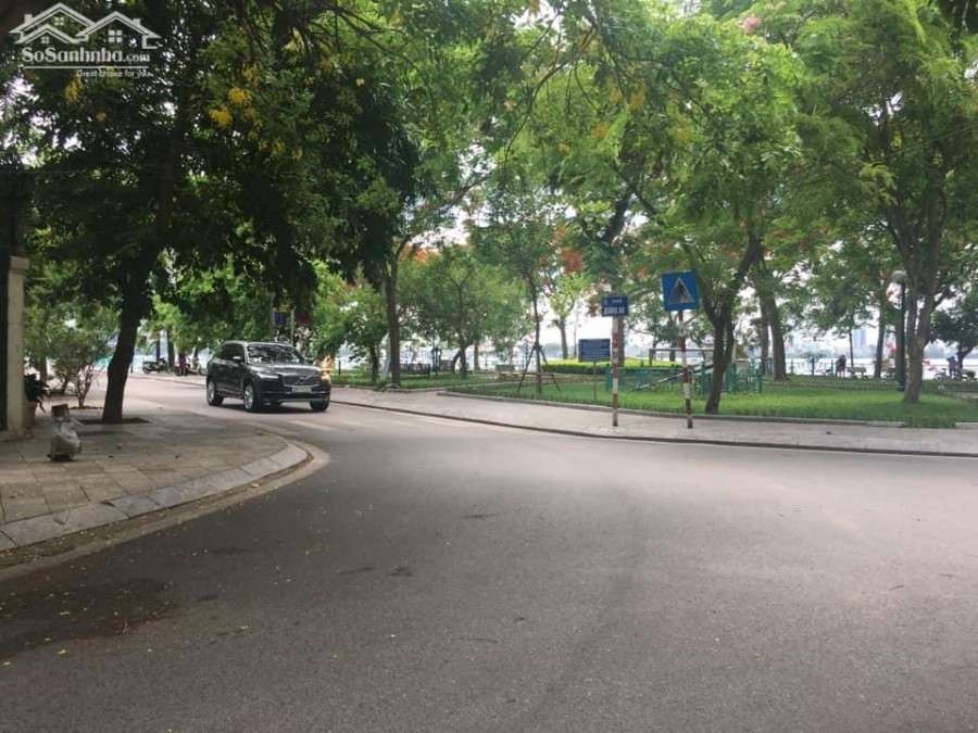 Nhà nguyên căn view hồ 3 mẫu, mặt phố Vip sầm uất, khu dân cư đông đúc, giá bán 16 tỷ, sổ đẹp