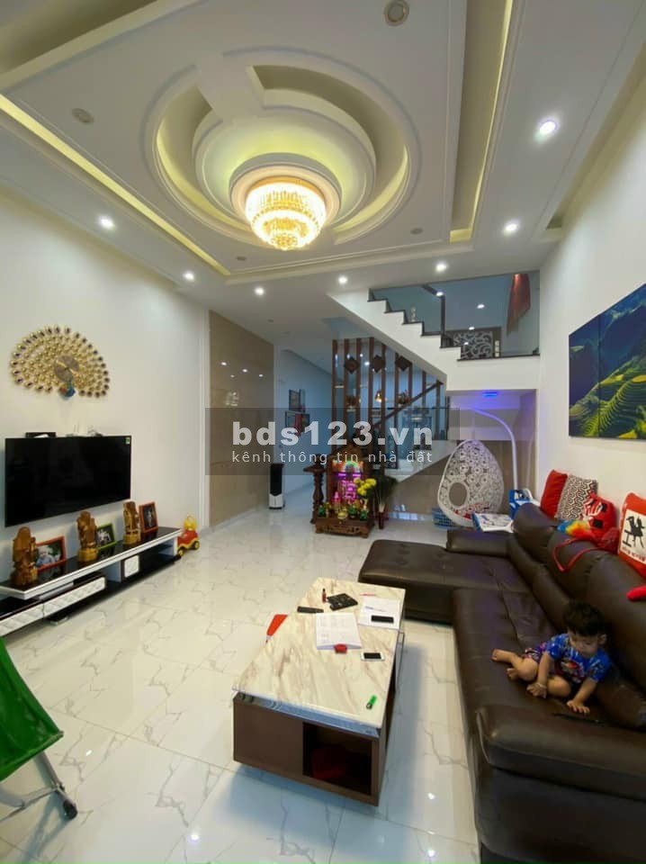 Bán nhà Quận 10 đẹp mê ly, tặng lại toàn bộ nội thất, liên hệ xem nhà 07991449230, sổ sẵn