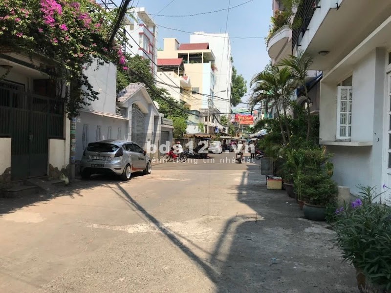 Bán nhà nguyên căn Quận 10, Đường Hoà Hưng nở hậu, tặng nội thất, dt 35m2, 3 tầng