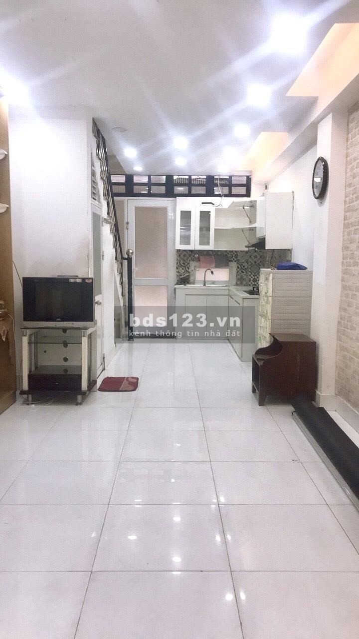 Bán nhà nguyên căn Quận 10, Đường Hoà Hưng nở hậu, tặng nội thất, dt 35m2, 3 tầng