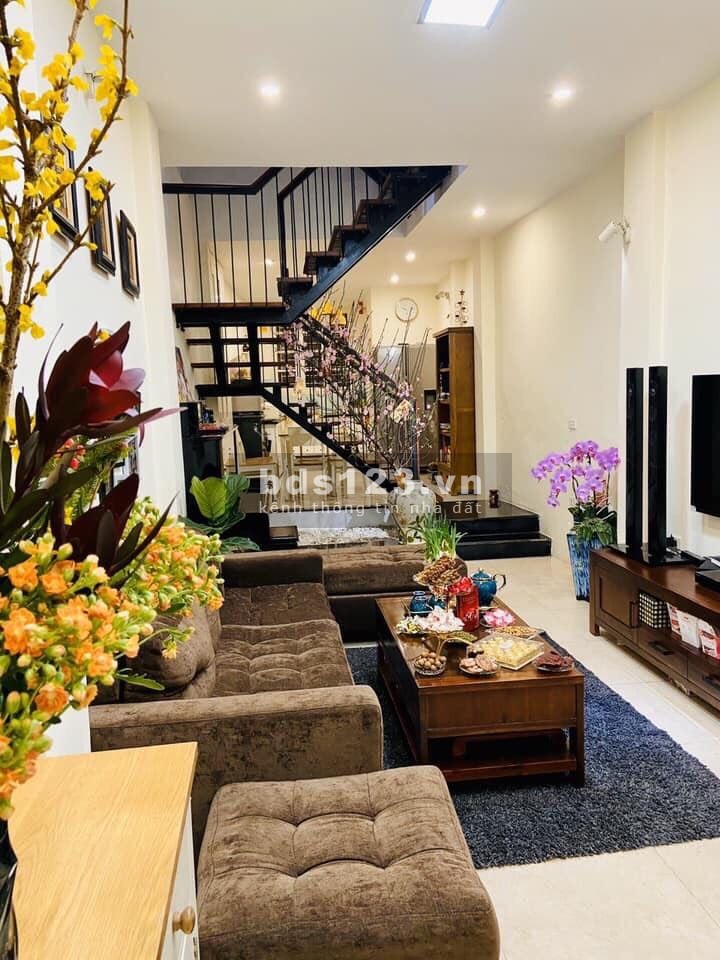 Bán gấp nhà riêng đường Trương Định, Hai Bà Trưng, diện tích sử dụng 40m2, đúc kiên cố 4 tầng