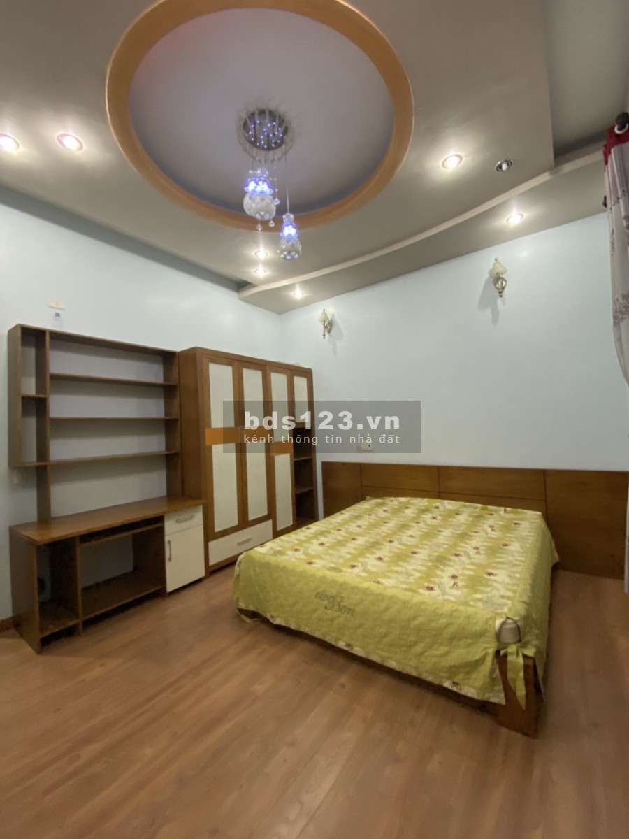 Bán biệt thự 3 tầng mặt phố trung tâm HD, dt 212m2, 7 phòng ngủ, sân cổng, cực đẹp, giá tốt, VIP