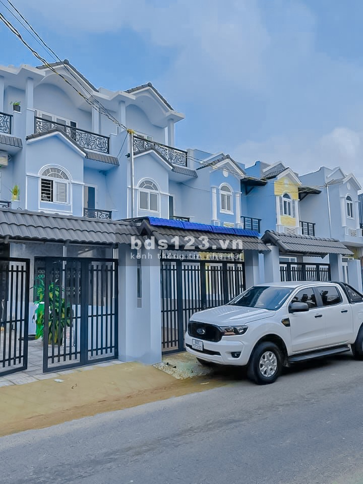 Bán nhà mới xây vị trí trung tâm Thủ Dầu Một liên hệ 0378431760 gặp Như Huỳnh, giá 2.85 tỷ