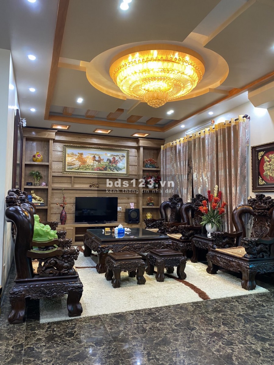 Bán biệt thự 3 tầng mặt phố trung tâm HD, dt 212m2, 7 phòng ngủ, sân cổng, cực đẹp, giá tốt, VIP