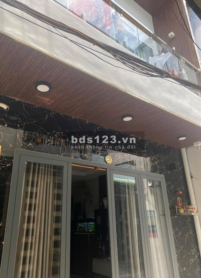 Nhỉnh 3 tỷ có Nhà Đẹp 3 tầng DT 33m2 Hẻm 3m Quận 5, Tặng hết nội thất xịn