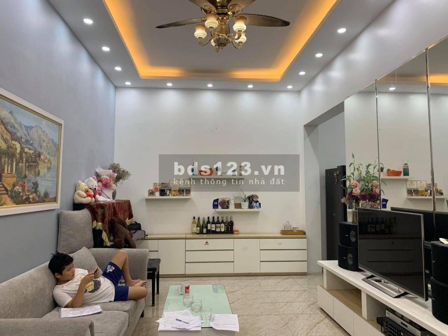 Bán nhà Nguyễn Trãi, nhà xây mới thiết kế đẹp, diện tích sử dụng 42m2, giá bán 3.4 tỷ