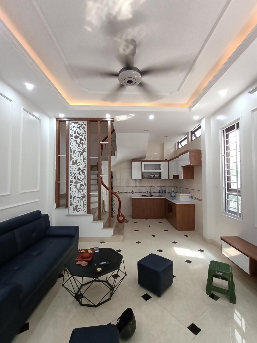 Nhà mới Xã Đàn, Đống Đa diện tích 32m2, 5 tầng, lô góc 2 thoáng, giá bán 4.8 tỷ, cực gần phố