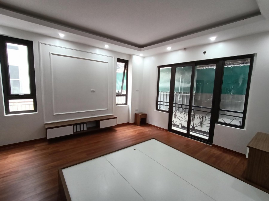 Nhà mới Xã Đàn, Đống Đa diện tích 32m2, 5 tầng, lô góc 2 thoáng, giá bán 4.8 tỷ, cực gần phố