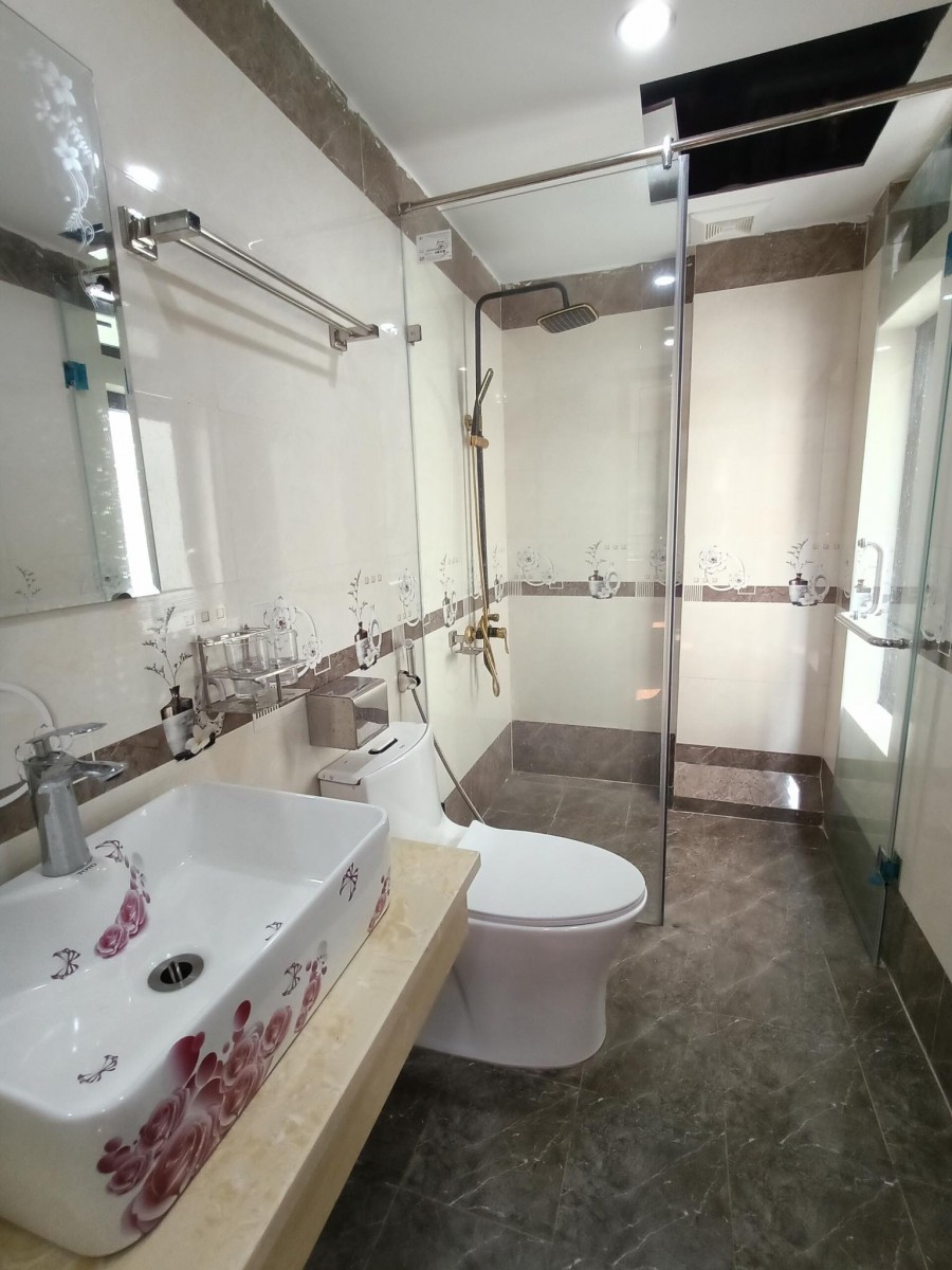 Nhà mới Xã Đàn, Đống Đa diện tích 32m2, 5 tầng, lô góc 2 thoáng, giá bán 4.8 tỷ, cực gần phố