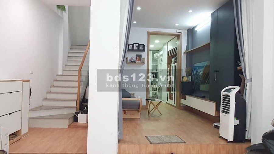Bán nhà chính chủ Thượng Thanh Long Biên ngõ xe ba gác nhà đẹp về ở ngay giá bán 3,1 tỷ