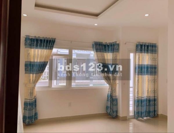 Bán gấp nhà CMT8, phường 15, Quận 10, dt 160m2 4 tầng giá bán 4.7 tỷ, 4 Phòng ngủ
