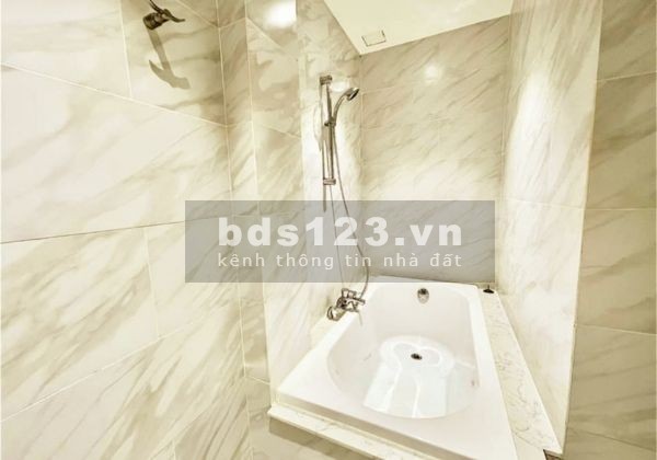 Bán gấp nhà CMT8, phường 15, Quận 10, dt 160m2 4 tầng giá bán 4.7 tỷ, 4 Phòng ngủ