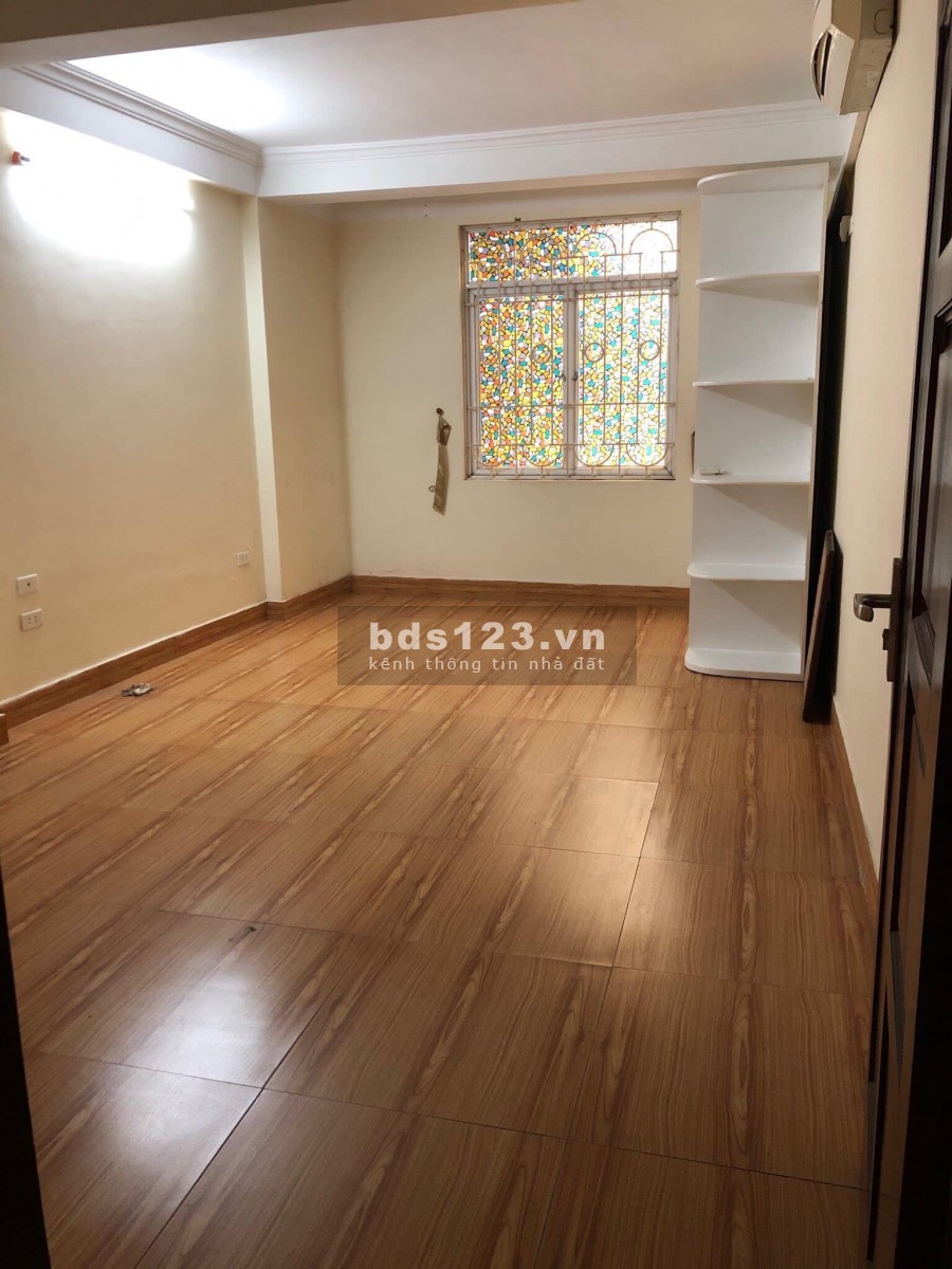 Bán nhà trung tâm Đống Đa giáp ranh Ba Đình, dt 60m2, 5 tầng đúc, giá bán 7x tỷ, gần phố