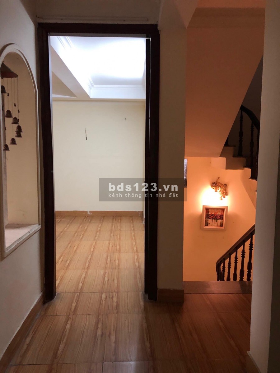Bán nhà trung tâm Đống Đa giáp ranh Ba Đình, dt 60m2, 5 tầng đúc, giá bán 7x tỷ, gần phố