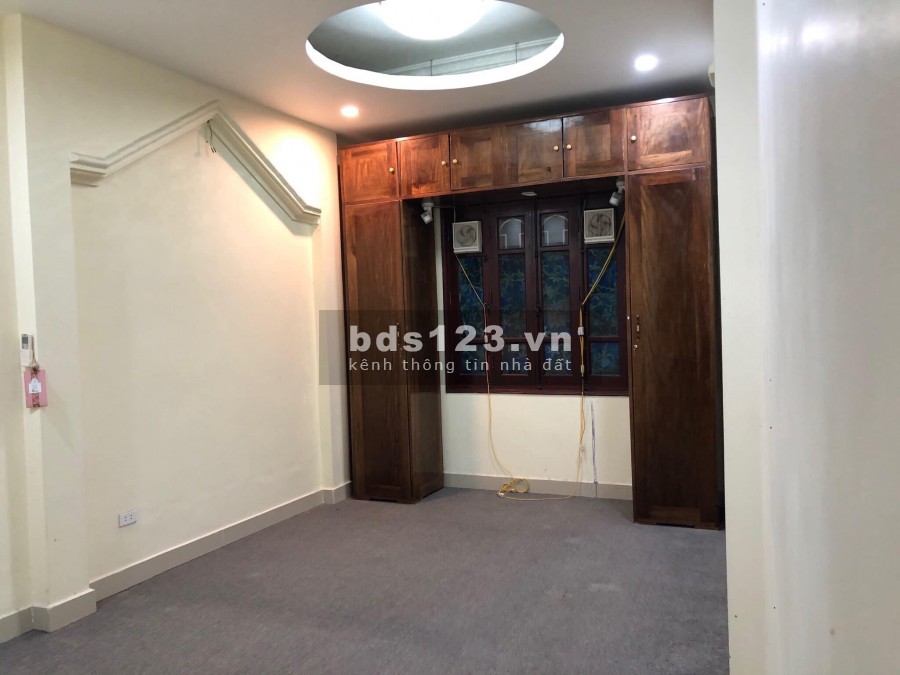 Bán nhà trung tâm Đống Đa giáp ranh Ba Đình, dt 60m2, 5 tầng đúc, giá bán 7x tỷ, gần phố