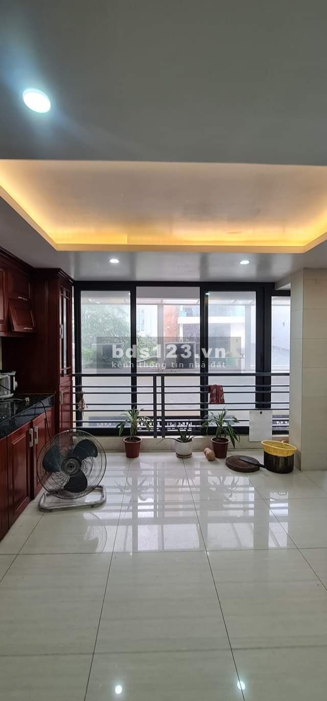 Bán gấp nhà phân lô Giang Biên, dt 65m2, 5 tầng, mt 7m, kinh doanh, ô tô tránh, nhỉnh 8 tỷ