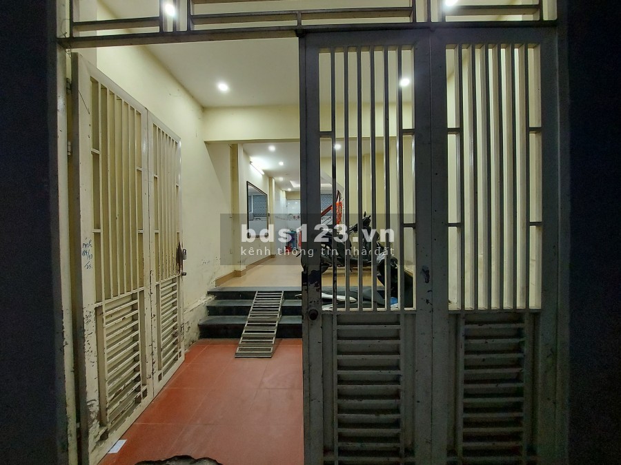 Bán nhà Đê Trần Khát Chân, gần ô tô nhiều phòng, dt 38.5m2, giá bán 3.35 tỷ, lh 0369315899