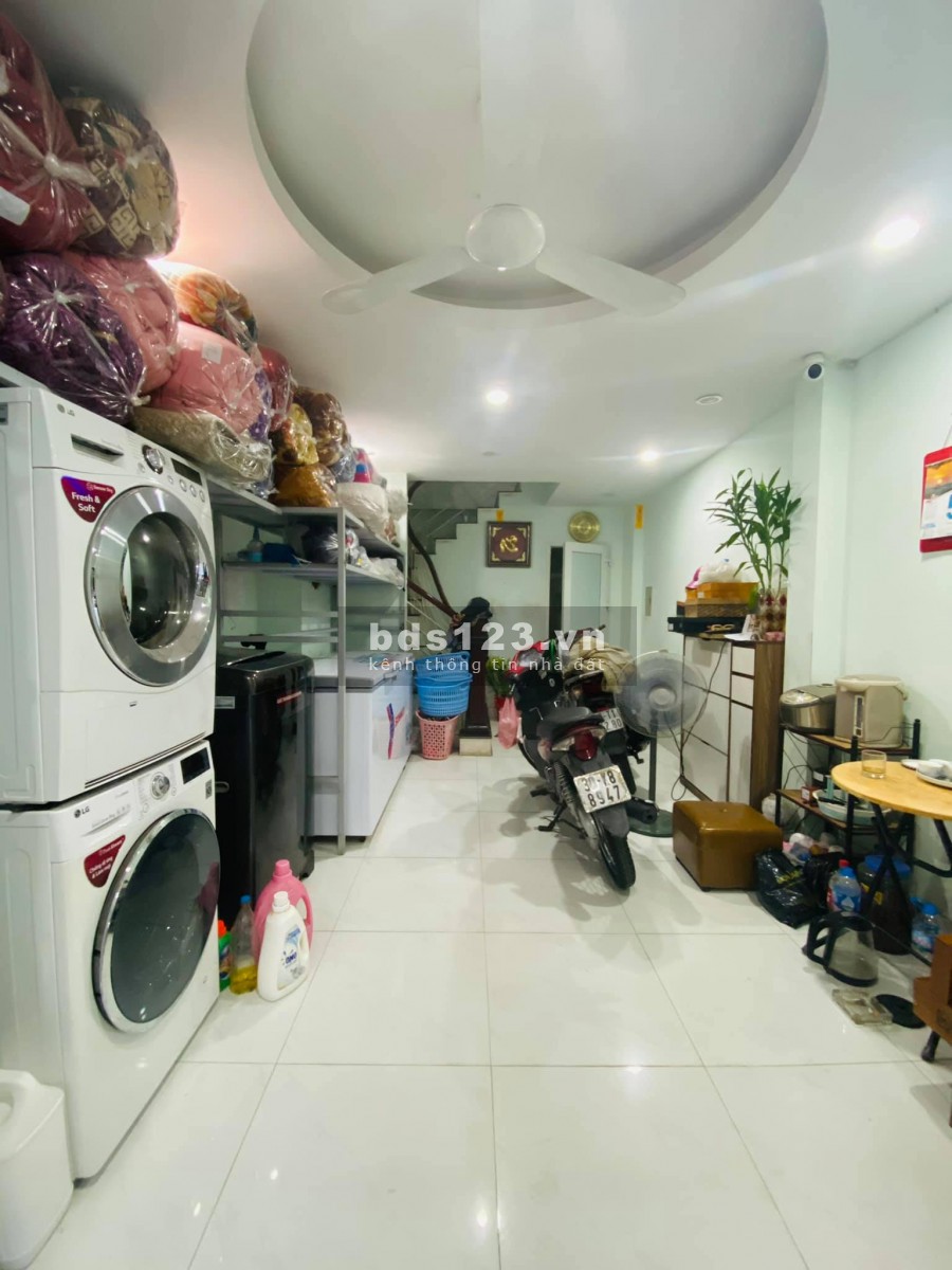 Có bán căn nhà ở Vĩnh Hưng Quận Hoàng Mai dt 40m2 đúc 5 Tầng, giá 3.1 tỷ, ô tô đỗ