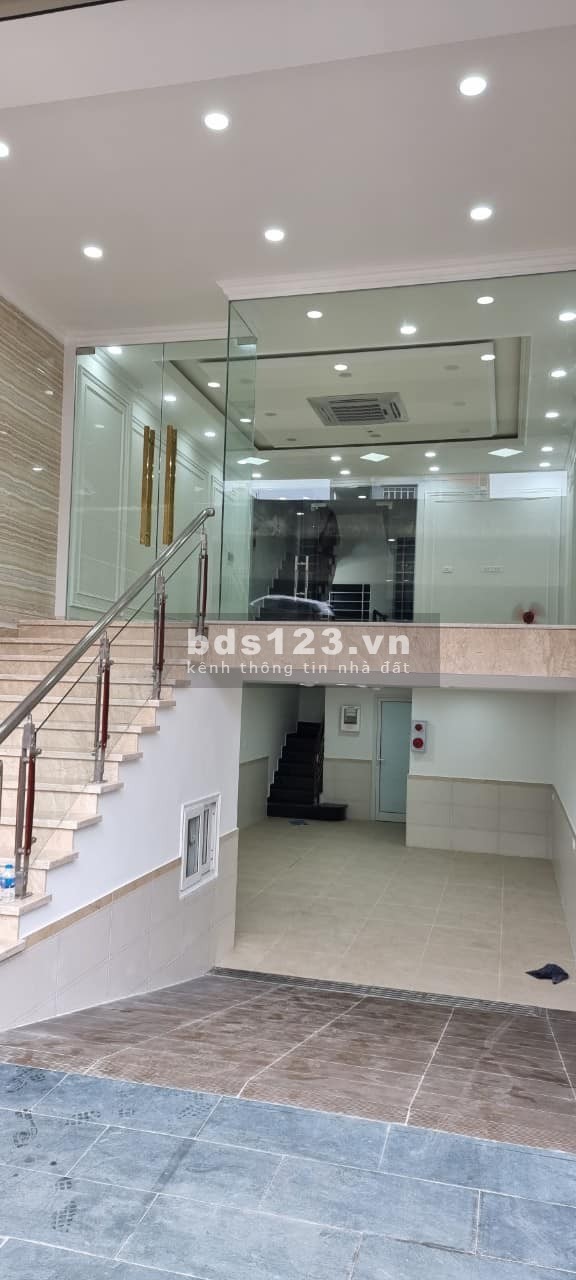 Tòa nhà văn phòng mặt phố Nguyễn Xiển, 9 tầng vỉa hè to 1 Hầm dt 67M2 giá bán 28.6 tỷ