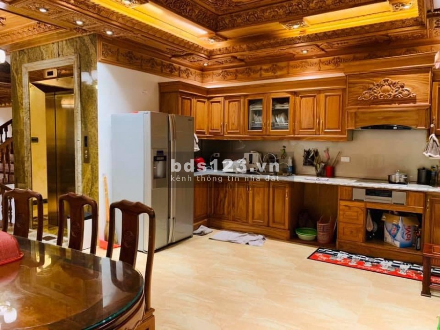 Nhà đẹp phố Thái Hà dt 54m2, 5 tầng, thừa công năng cho 1 đại gia đình, sân rộng đá bóng
