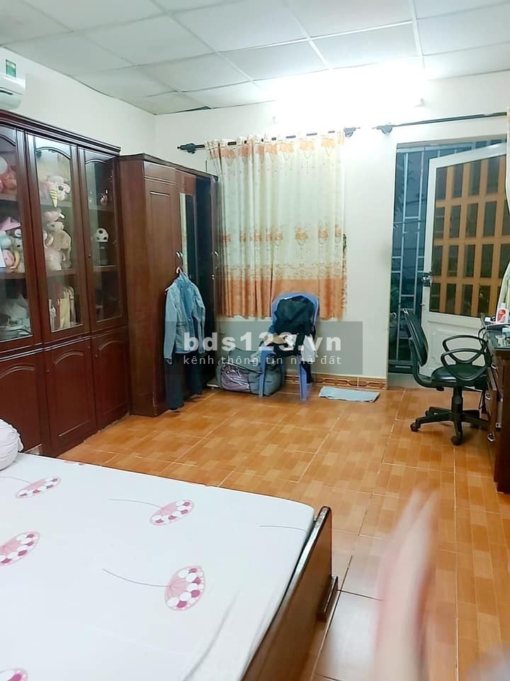Bán nhà sổ hồng riêng đường Lý Thường Kiệt, Quận Tân Bình, dt 52m2, 2 lầu, giá rẻ, lhcc