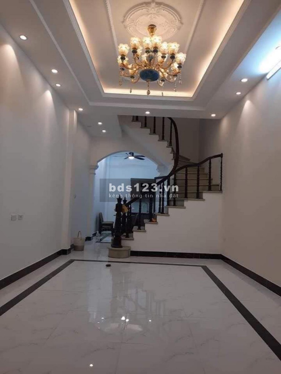 Chính chủ bàn nhà trong mơ đường Hoàng Quốc Việt đẹp hoàn hảo, đúc bê tông cốt thép