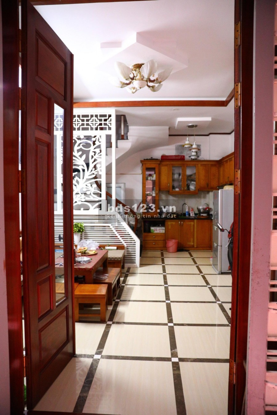 Nhà Cầu Giấy Hồ Tùng Mậu, gần ĐH thương mại, 5 tầng, mặt tiền 5m, 4 bước ra phố, giá chỉ 3,5 tỷ