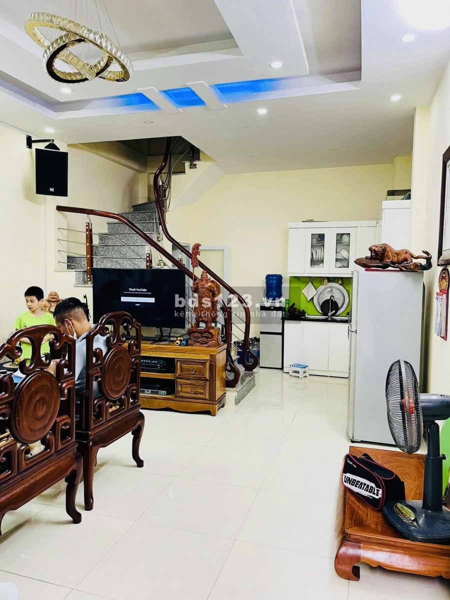 Cần bán nhà dt 37m2 4 tầng đúc, giá 3.85 tỷ, phố Khương Thượng, Tây Sơn, Đống Đa