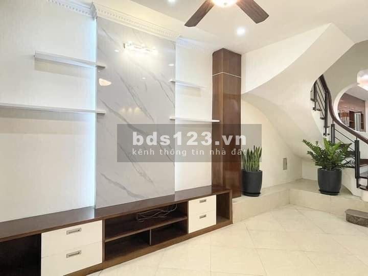 Cần bán nhà mặt tiền 96 Định Công Thượng Quận Hoàng Mai, 4 tầng dt 52m2, giá 4.95 tỷ