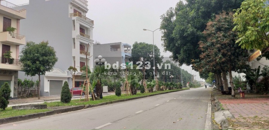Bán đất mặt đường đôi Hoàng Quốc Việt, TP HD, dt 108m2, mt 6m, vỉa hè 5m, lô cực đẹp, giá đầu tư