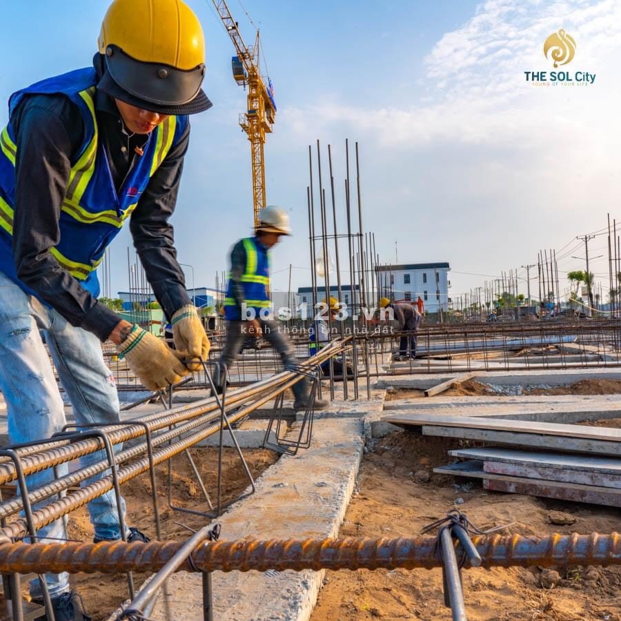 Bán nhà đất huyện Bình Chánh, cạnh sông, ngay chợ Hưng Long giá rẻ, giá bán 590 triệu. sổ sẵn