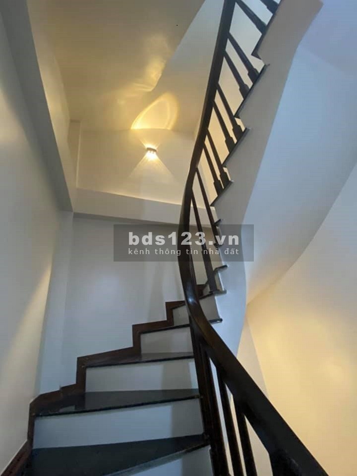 Siêu phẩm an cư bán nhanh nhà Phố Trạm, diện tích 38m2, 5 tầng, giá bán 3 tỷ hơn