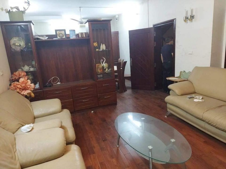 Tôi cần bán nhà ở 106 Hoàng Quốc Việt, đúc 7 tầng, dt 55m2, khu phân lô Ô tô tránh
