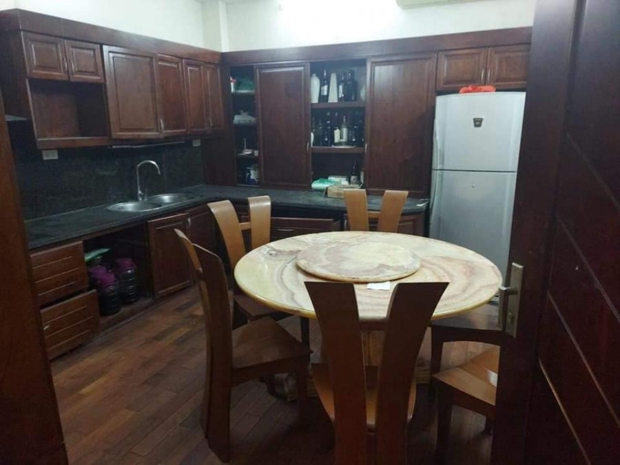 Tôi cần bán nhà ở 106 Hoàng Quốc Việt, đúc 7 tầng, dt 55m2, khu phân lô Ô tô tránh