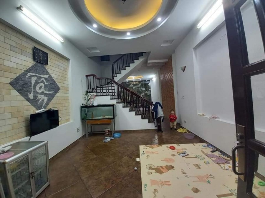 Tôi cần bán nhà ở 106 Hoàng Quốc Việt, đúc 7 tầng, dt 55m2, khu phân lô Ô tô tránh