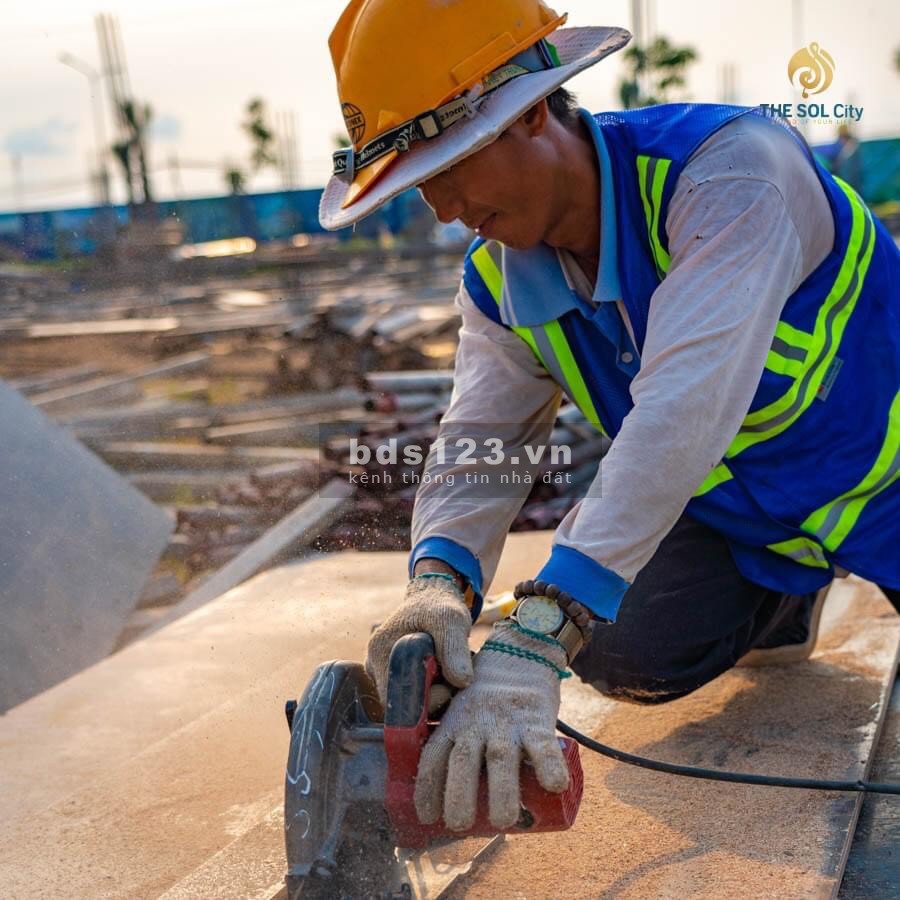 Bán nhà đất huyện Bình Chánh, cạnh sông, ngay chợ Hưng Long giá rẻ, giá bán 590 triệu. sổ sẵn