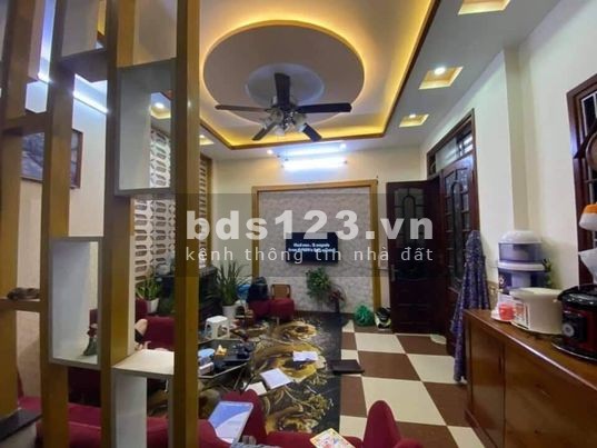 Bán nhà nguyên căn Nam Dư Hoàng Mai, chủ tặng nội thất, đúc 5 tầng kiên cố, sổ chính chủ