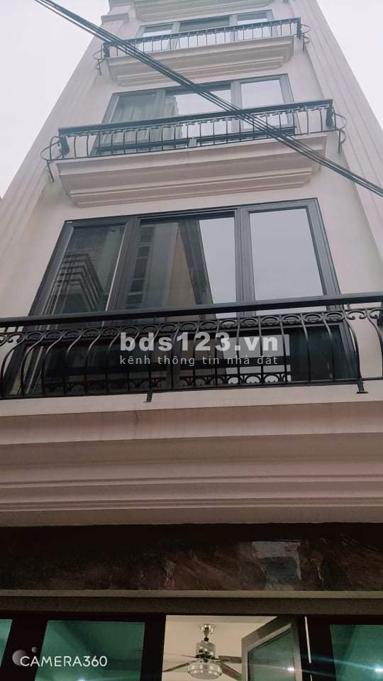 Bán gấp nhà Bát Khối, Long Biên, dt 35m2, 5 tầng, giá 2.6 tỷ ô tô tránh ba gác, kinh doanh