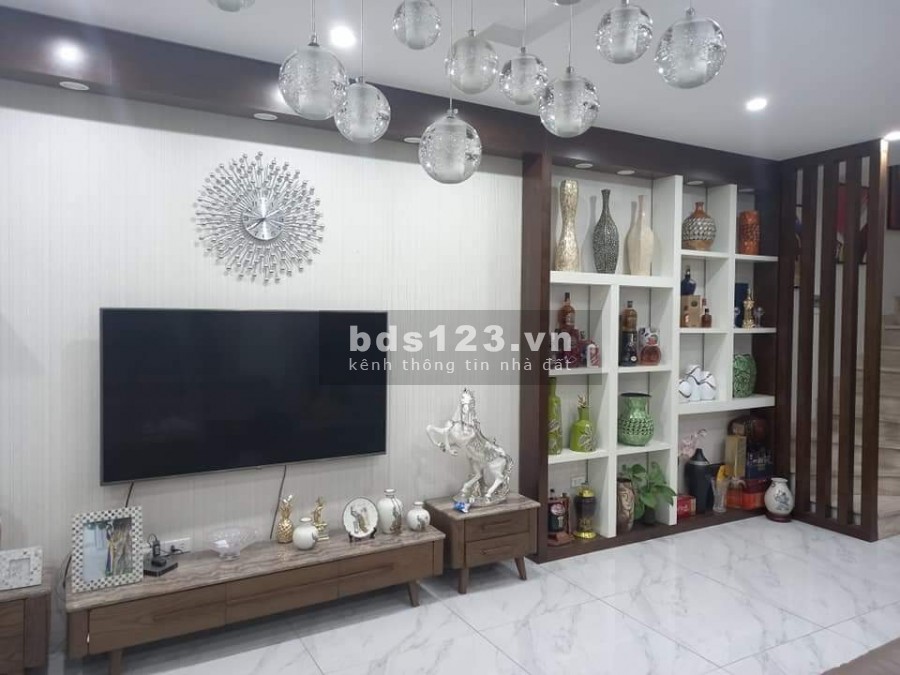 Bán nhà hiếm phố Lạc Trung, kinh doanh đắc địa, gara ô tô dt 61m2, giá 8.9 tỷ, lh 0833736563