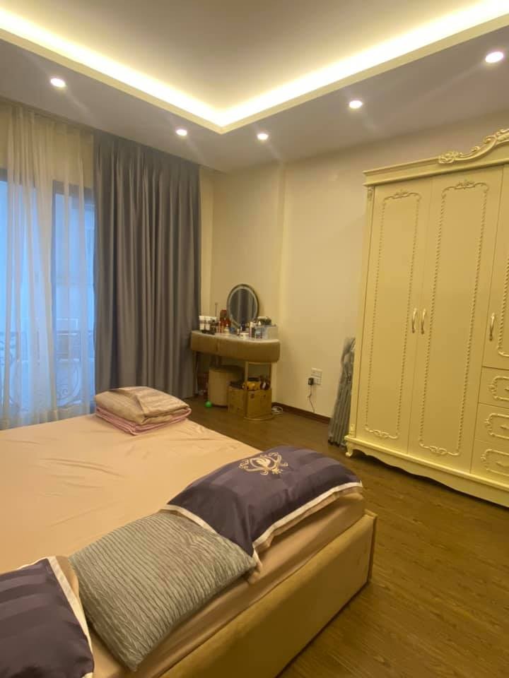 Duy nhất 1 căn Lâm Du, giá 3 tỷ, lô góc ngõ thông, ô tô đỗ cửa, kinh doanh, dt 33m2, 4 tầng