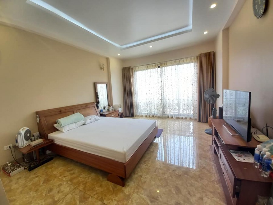 Duy nhất 1 căn Lâm Du, giá 3 tỷ, lô góc ngõ thông, ô tô đỗ cửa, kinh doanh, dt 33m2, 4 tầng