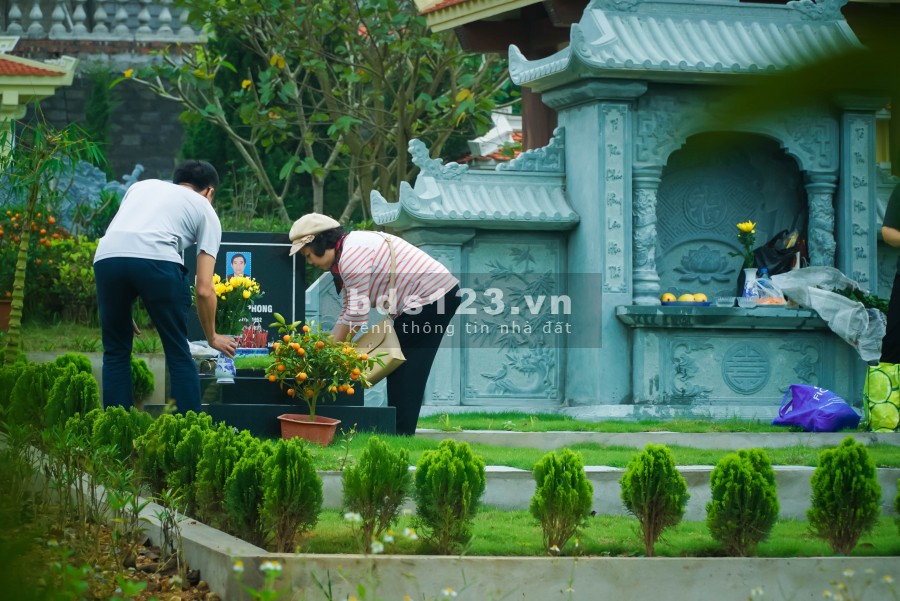 Khuôn viên đất nghĩa trang hòa bình vĩnh hằng Lạc Hồng Viên giá bán 15 triệu/m2