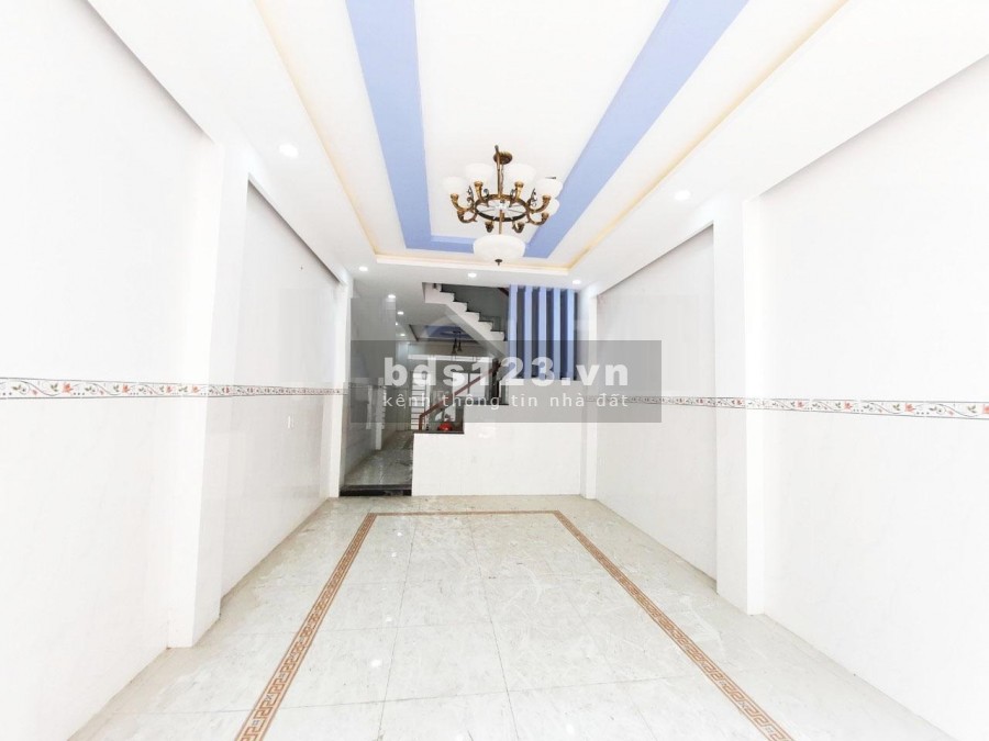 Nhà nguyên căn mặt tiền diện tích 4mx16m, đúc bê tông cốt thép vuông vức vào ở liền, lhcc