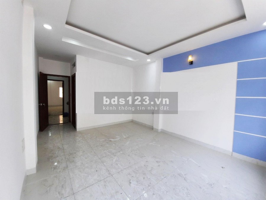 Nhà nguyên căn mặt tiền diện tích 4mx16m, đúc bê tông cốt thép vuông vức vào ở liền, lhcc