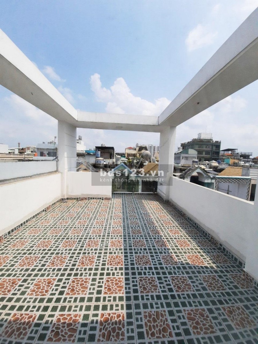 Nhà nguyên căn mặt tiền diện tích 4mx16m, đúc bê tông cốt thép vuông vức vào ở liền, lhcc