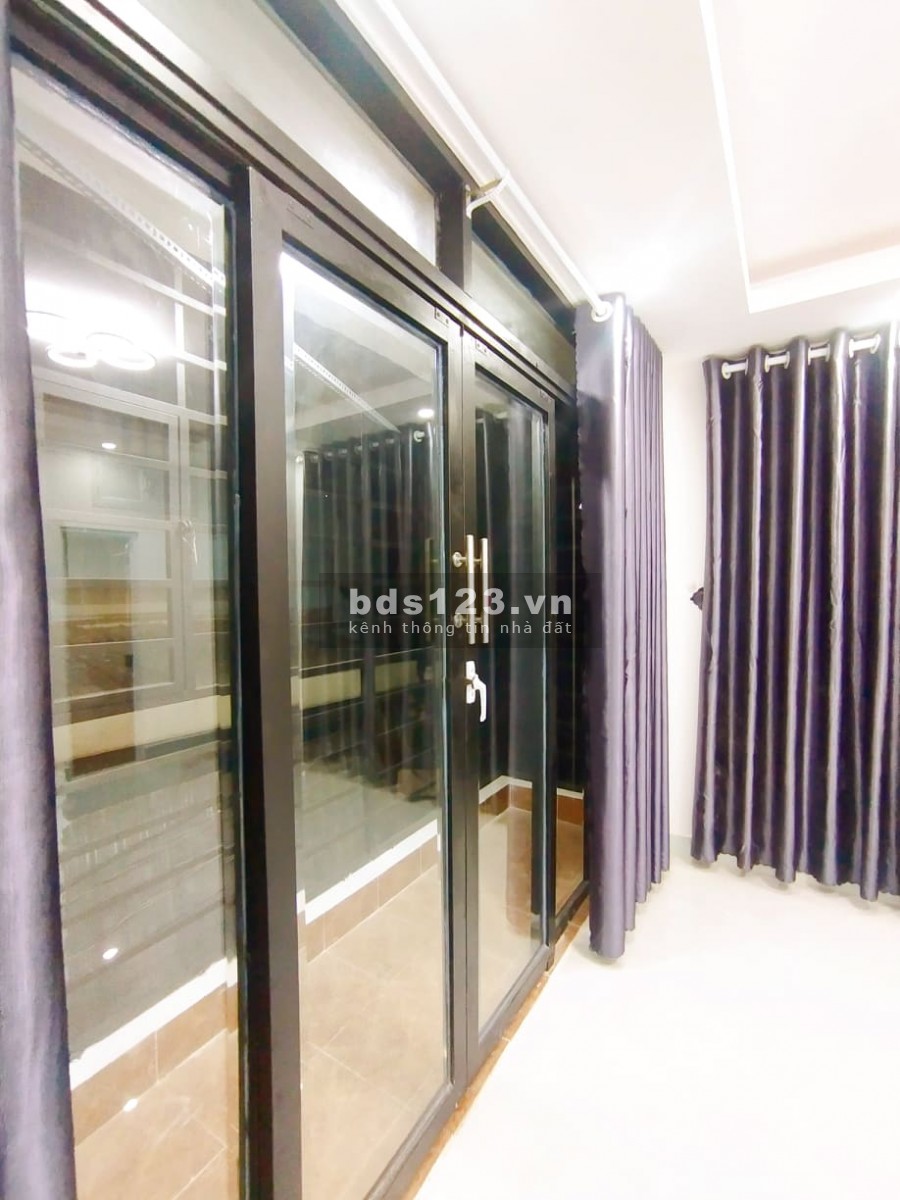 Dưới 4 tỷ có nhà đẹp 5 tầng BTCT, 4PN, 4WC ngay CV Lê Thị Riêng Quận 3 giáp Quận 10