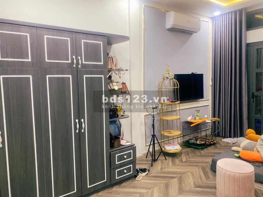 Dưới 4 tỷ có nhà đẹp 5 tầng BTCT, 4PN, 4WC ngay CV Lê Thị Riêng Quận 3 giáp Quận 10