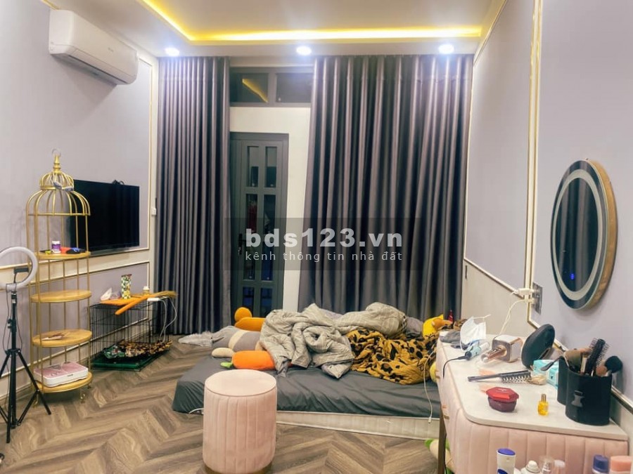 Dưới 4 tỷ có nhà đẹp 5 tầng BTCT, 4PN, 4WC ngay CV Lê Thị Riêng Quận 3 giáp Quận 10