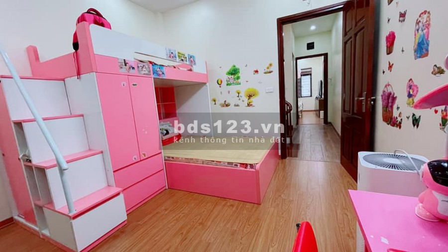 Hiếm như vacxin nhanh thì còn bán nhà dt 50m2, 4 tầng Bạch Mai giá bán chỉ 2.3 tỷ