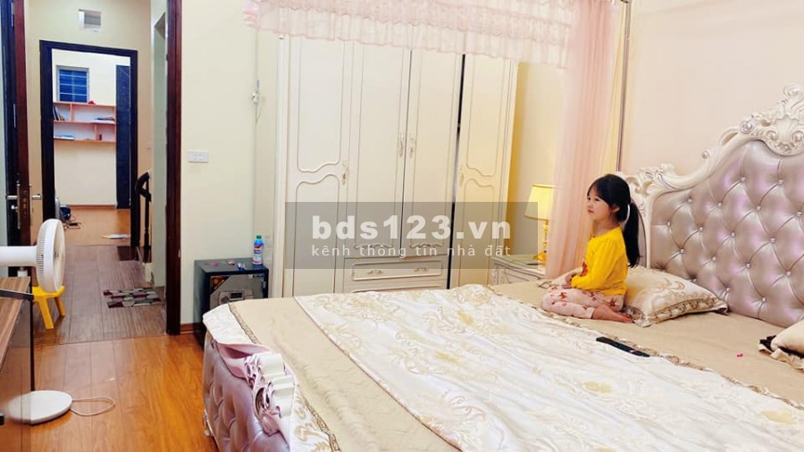 Hiếm như vacxin nhanh thì còn bán nhà dt 50m2, 4 tầng Bạch Mai giá bán chỉ 2.3 tỷ